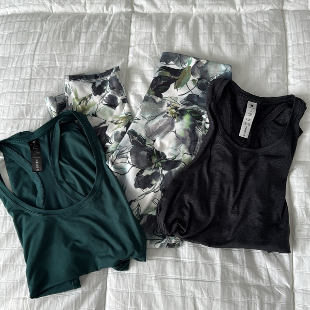 Active Leggings & dark gray top